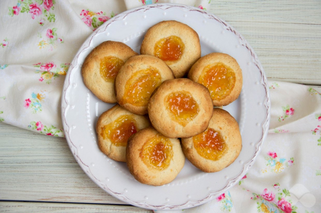 Песочное печенье с вареньем