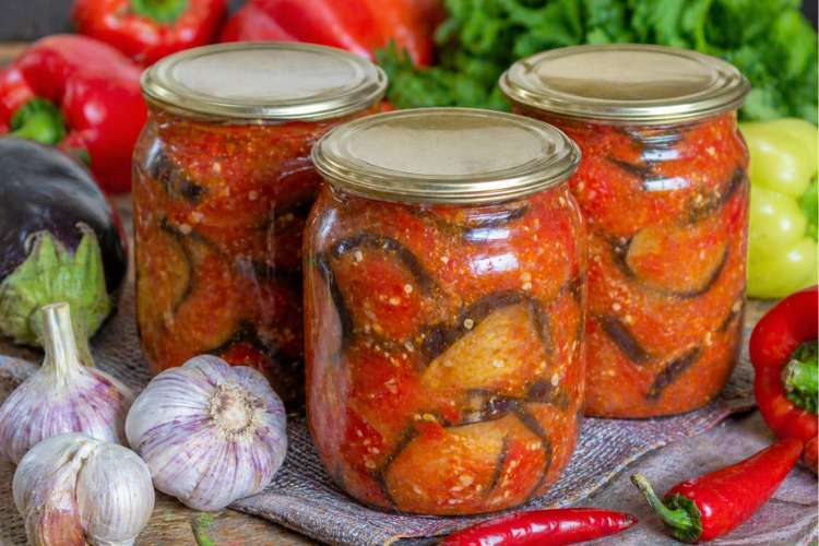 10 самых популярных салатов на зиму