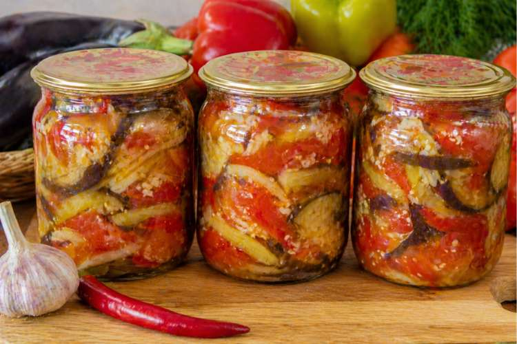 10 самых популярных салатов на зиму